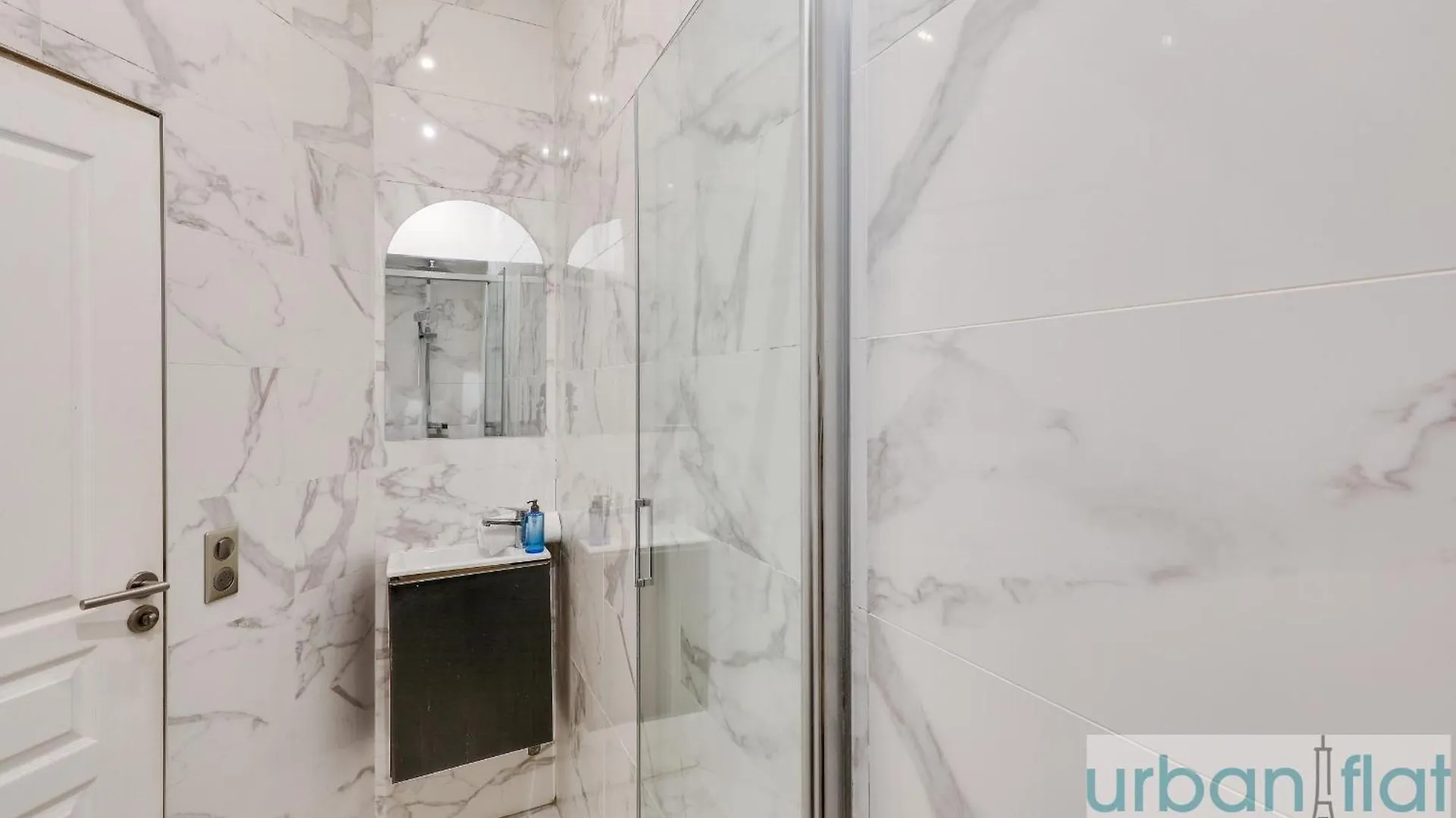 Apartment 62 - Beautiful Triangle D- 100m From Champs-elysees Paris